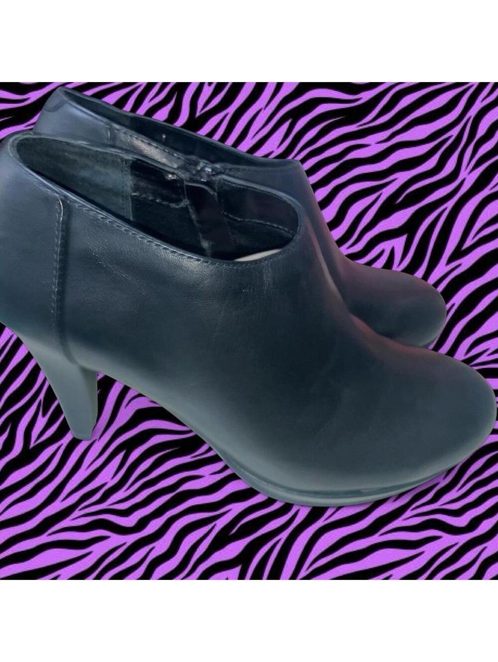 Cynthia Rowley Black leather ankle boots with a 3.5" heel #heels #leather